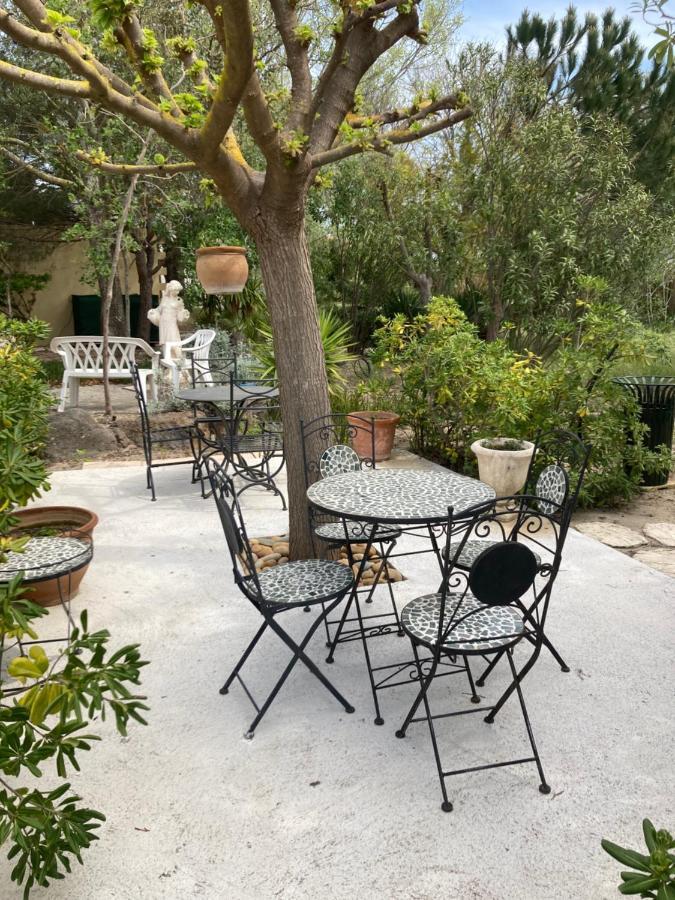 Le Robinson Bed & Breakfast Marseillan  Dış mekan fotoğraf